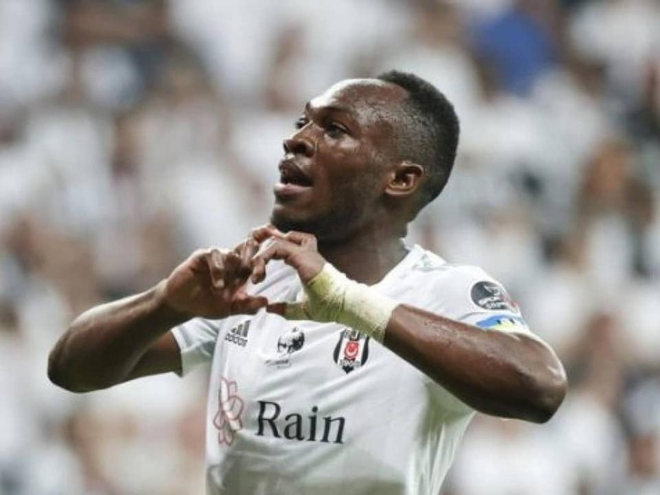 Jackson Muleka en pleine célébration d'un but sous les couleurs de Beşiktaş. 