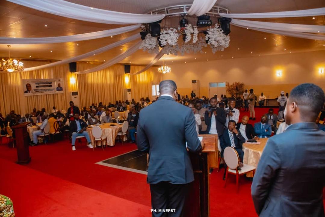 Le ministre de l'EPST, Tony Mwaba lors de la clôture de la table ronde de l'enseignement technique et professionnel 