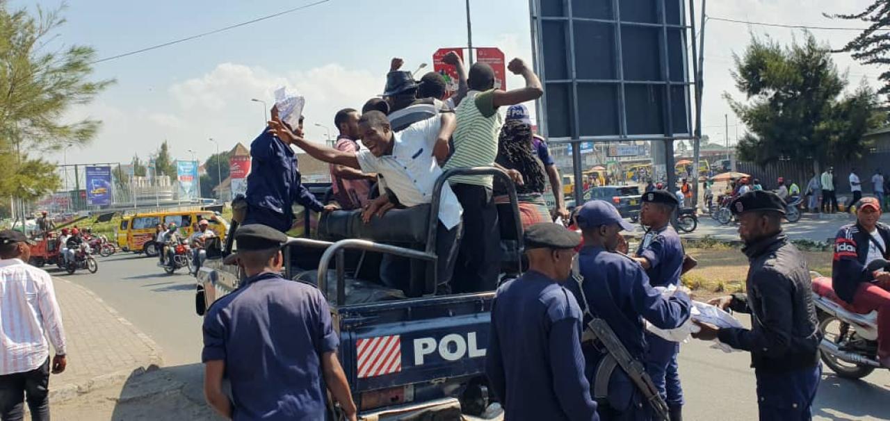 Des militants de la LUCHA arrêtés à Goma lors d'une manifestation, jeudi 24 août 2023.
