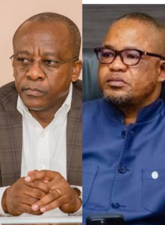 De gauche à droite, le  Ministre d'État Eustache Muhanzi et le VPM de l'intérieur Peter Kazadi 