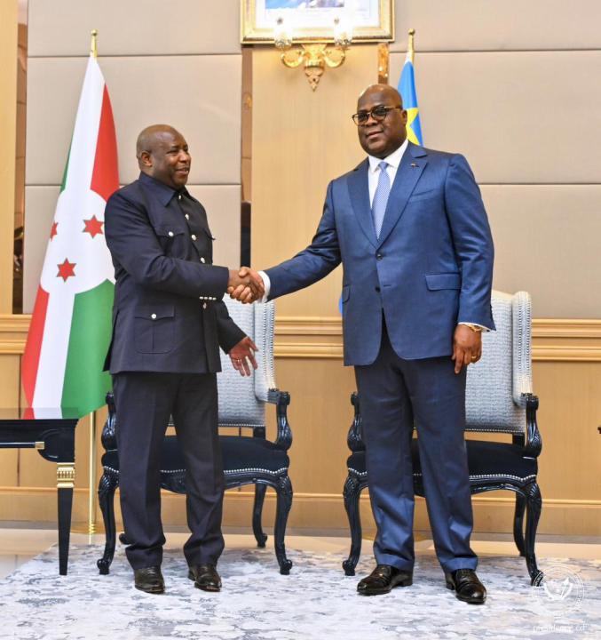 Le chef de l'État Félix Tshisekedi et son homologue burundais Evariste Ndayishimiye au Palais de la Nation.
