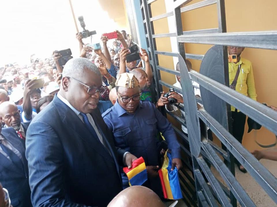 Le gouverneur du Kasaï lors de l'inauguration du marché Réconciliation à Tshikapa