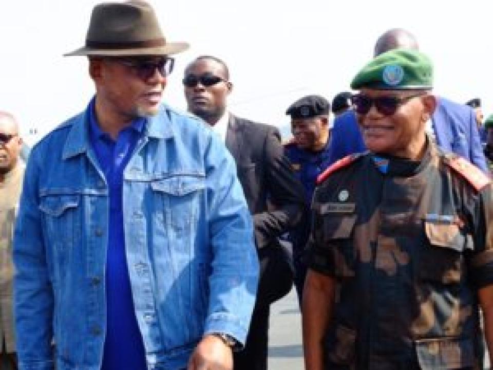 Le ministre de l'intérieur Peter Kazadi reçu à l'aéroport de Goma par le gouverneur militaire du Nord-Kivu le lieutenant général constant Ndima.