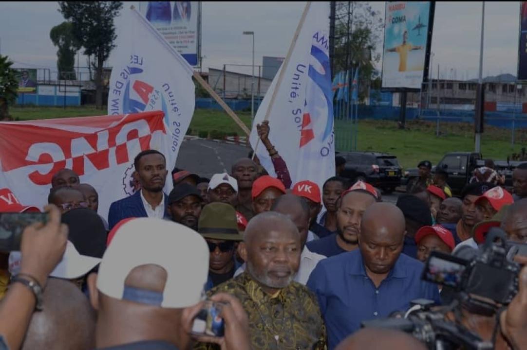 Le VPM de l'économie Vital Kamerhe échange avec la population à Goma après le carnage