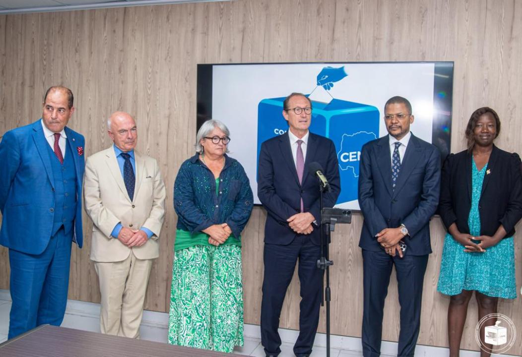 Un groupe de parlementaires français conduit au siège de la CENI par le ministre des hydrocarbures Didier Budimbu, mardi 05 septembre