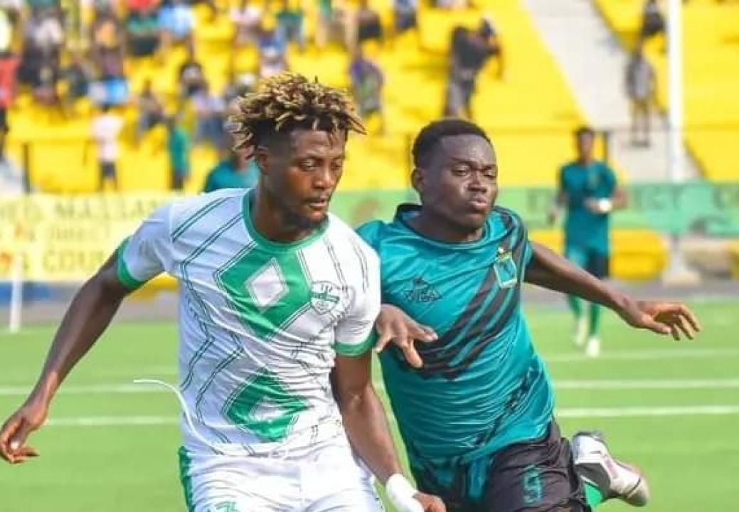 Un joueur du DCMP en duel avec celui de VClub. [Photo d'illustration]