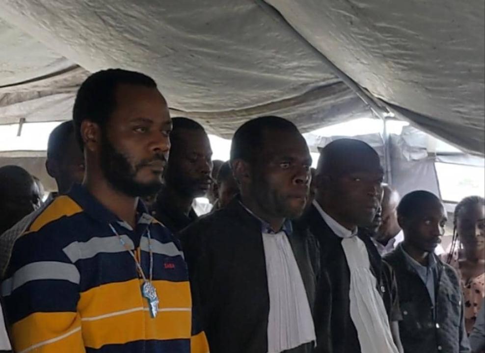 Ephraim Bisimwa responsable de la secte Mystico-religieuse Wazalendo et les avocats a côté [photo d'illustration]