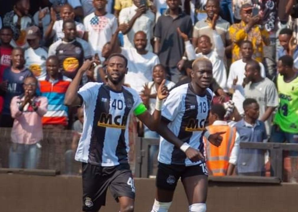 Les deux joueurs du TP Mazembe en pleine célébration à Kamalondo.
