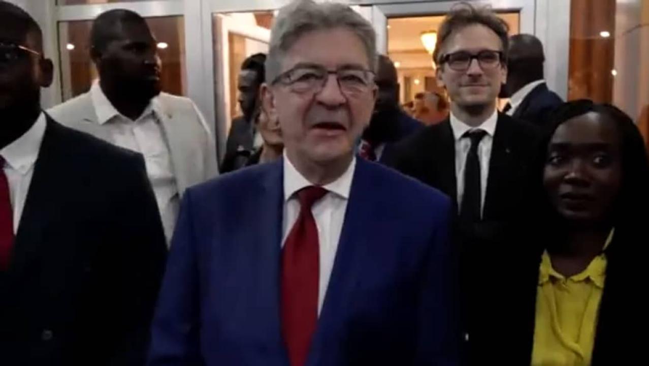 Jean-Luc Mélenchon accompagné d'une délégation des parlementaires français
