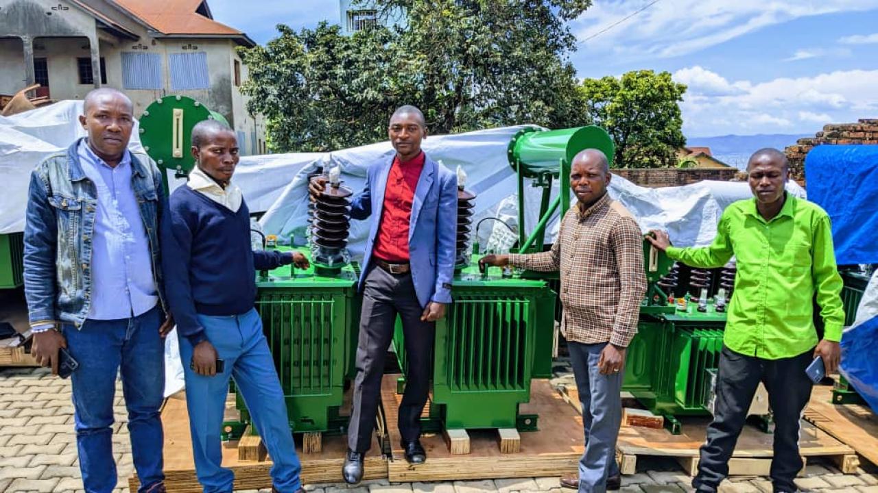 Le transformateur neuf acheté par le député Amato Bayubasire bien protégé à Bukavu. [Photo d'illustration]