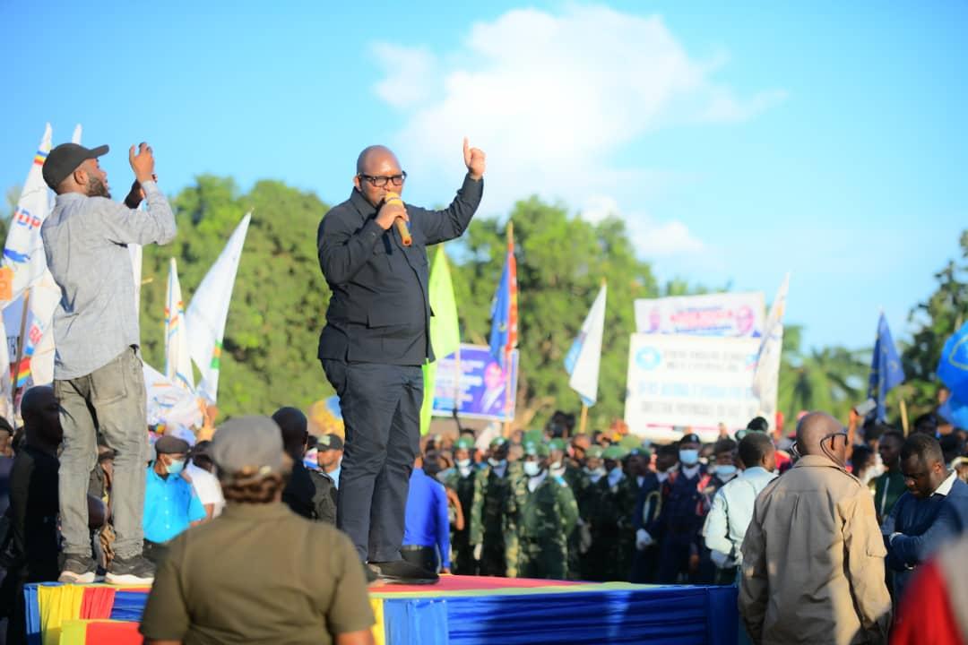 Le Premier Ministre Jean-Michel Sama Lukonde apporte des matériels agricoles pour la relance de l’agriculture dans le Bas-Uélé et va lancer les travaux de construction du chemin de fer Isiro-Buta-Aketi