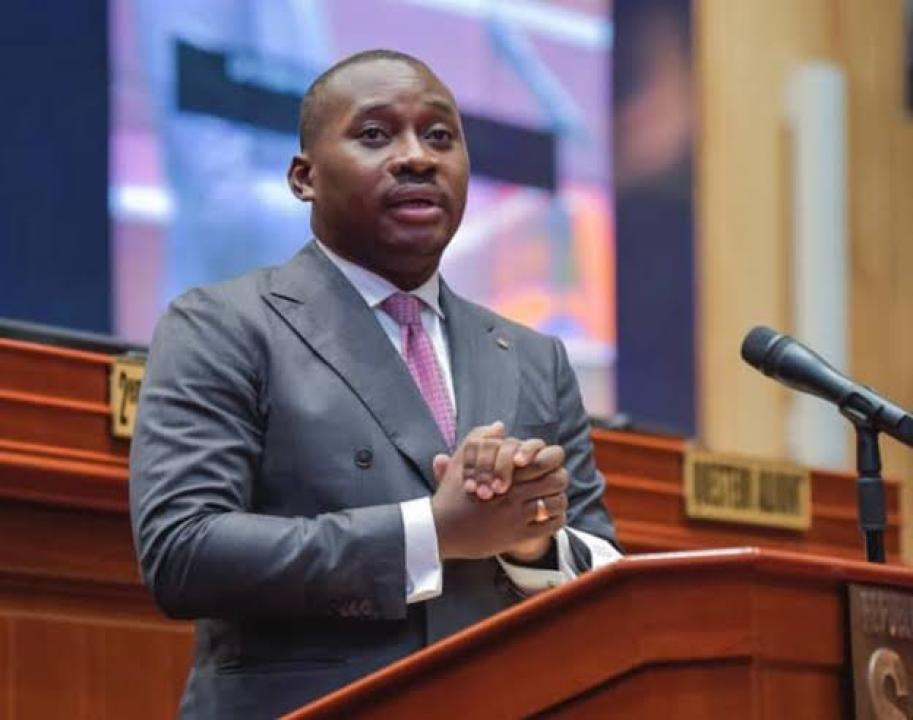 Guy Loando au parlement 