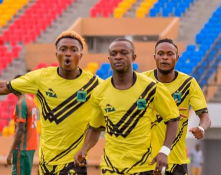 Les joueurs de VClub en pleine célébration du but inscrit par Elie Mpanzu.