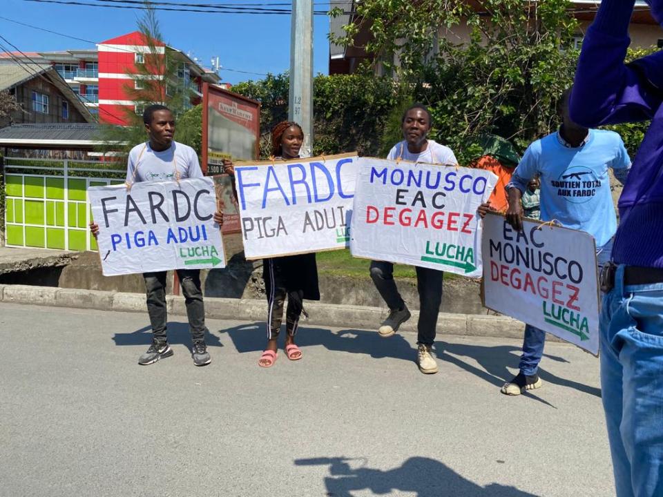 Les militants de la lucha devant le gouvernorat avec des banderoles pour dénoncer l'insécurité [photo d'illustration]