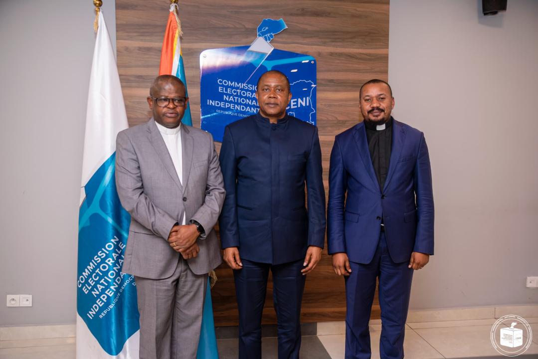 De gauche à droite, Mgr Donatien N'shole, le Président de la CENI Denis Kadima et Pasteur Éric Nsenga