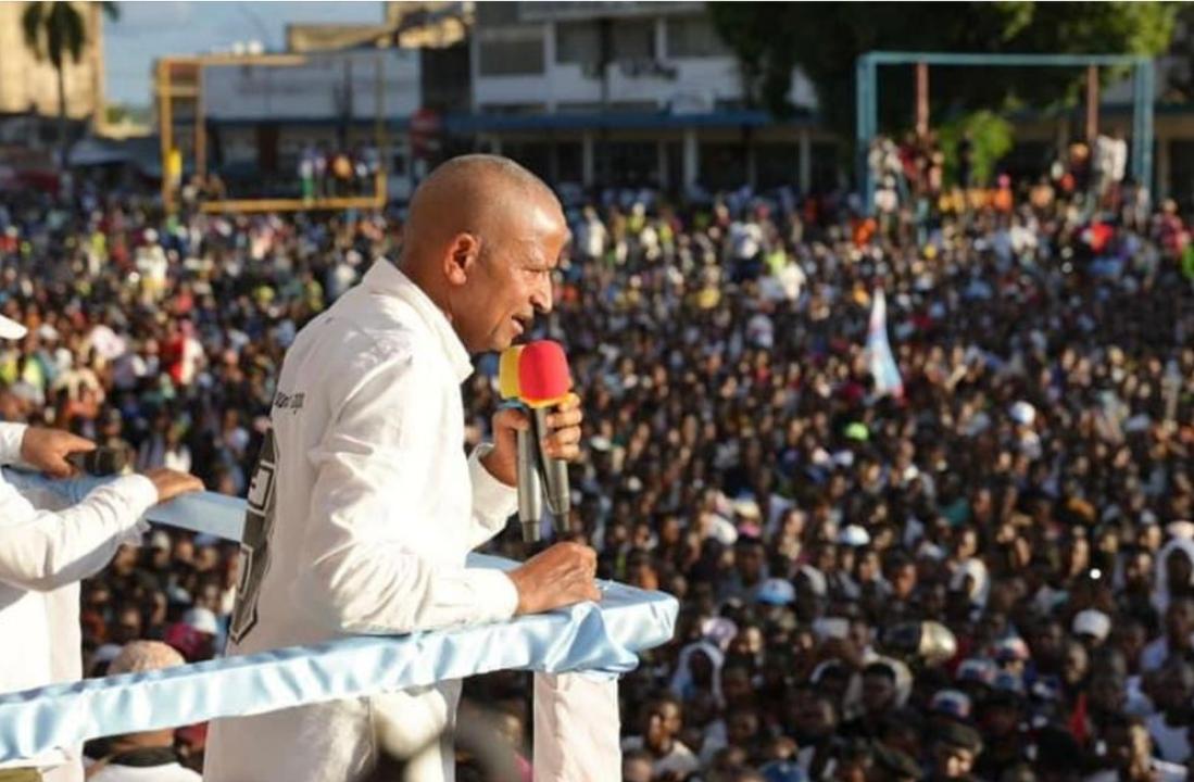 Moïse Katumbi devant une marée humaine à Kisangani
