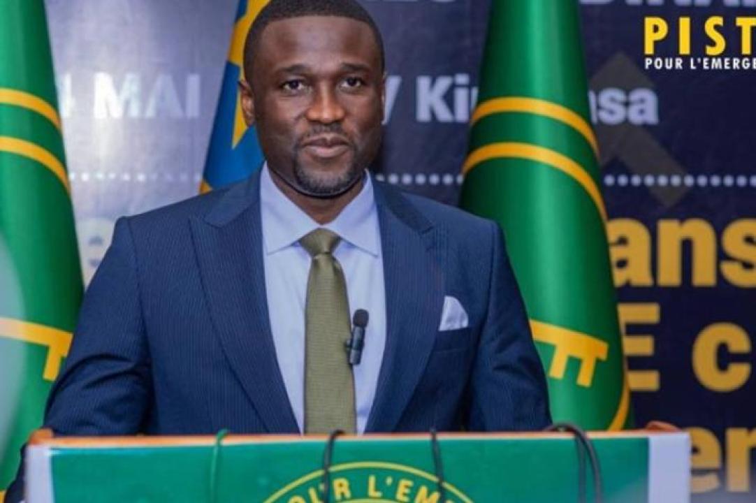 Candidat président Seth Kikuni, lors de la présentation de son projet de société