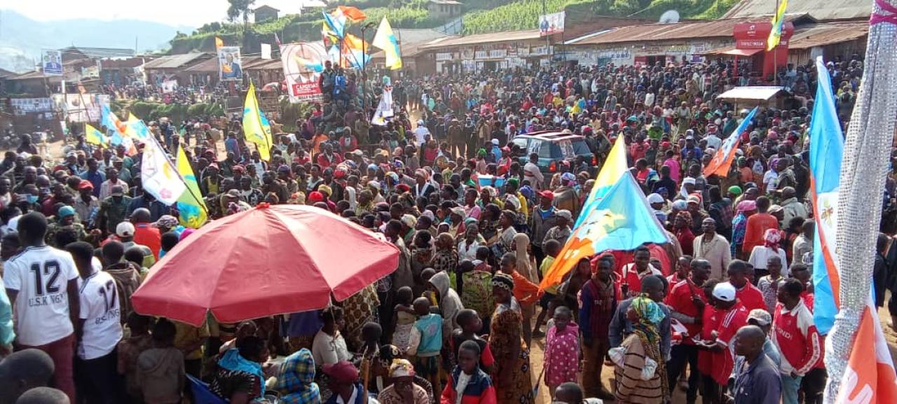 Mbusa Nyamwisi noyée dans la foule
