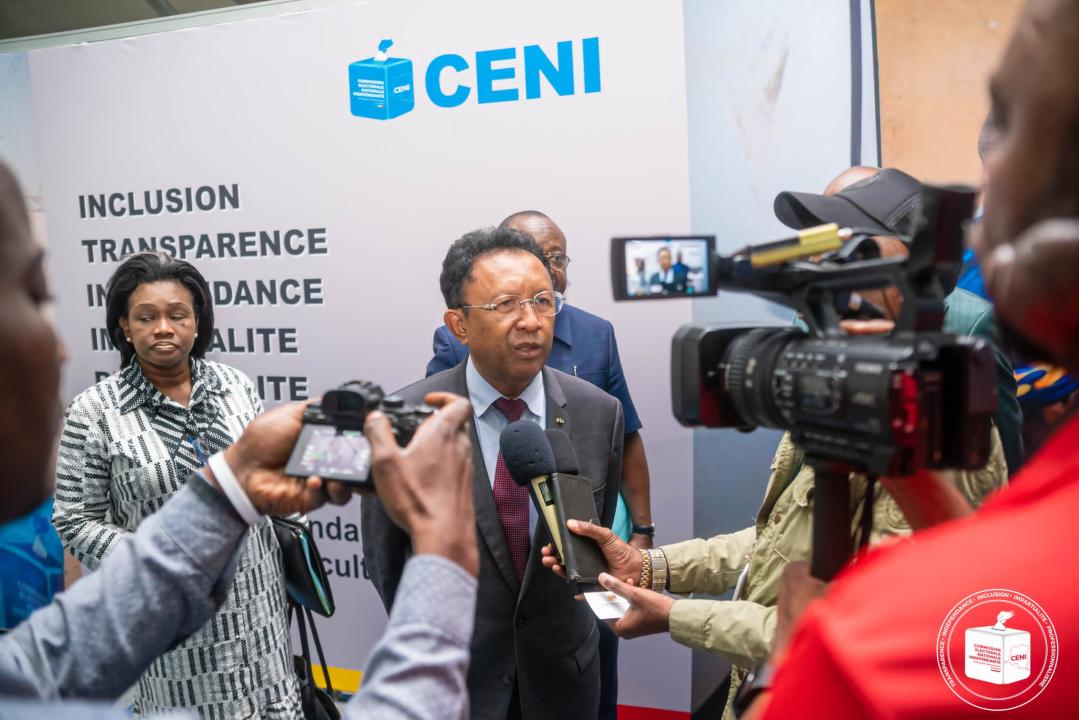 Une délégation de la Mission d'observation électorale reçue au siège de la CENI par le Président Denis Kadima