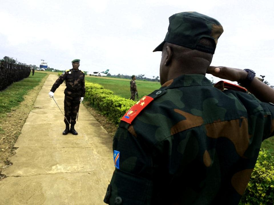 Fin mission à Beni, le lieutenant-général Ychaligonza Nduru Jacques reçoit les honneurs militaires avant de rentrer à Kinshasa