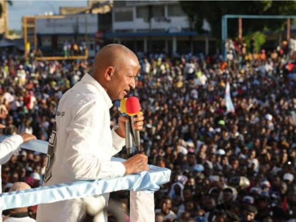 Moïse Katumbi devant une marée humaine à Kisangani