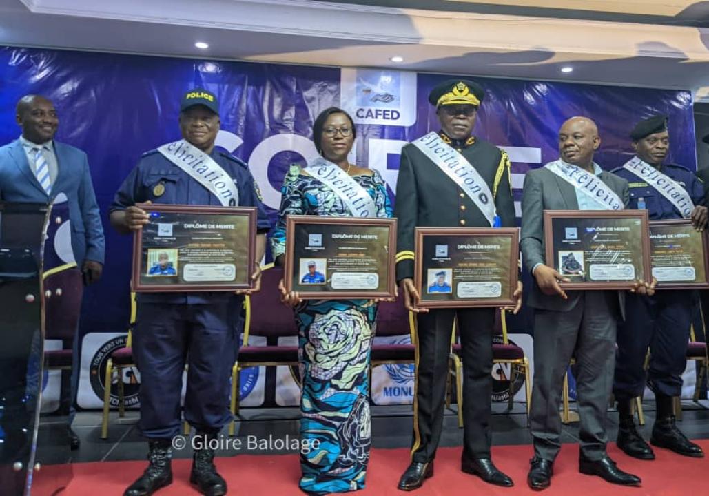 Les lauréats, des éléments de la Police qui reçoivent leurs diplômes de mérite [photo d'illustration].