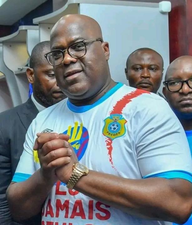 Le Président Félix Tshisekedi avec les Léopards après le match RDC-Soudan au stade des Martyrs à Kinshasa.