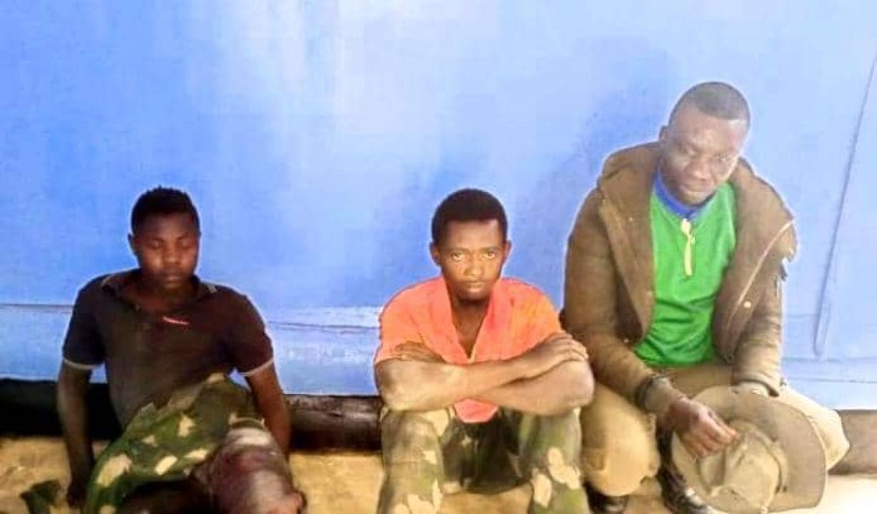 Trois miliciens du mouvement rebelle Maï-maï Banabateseke arrêtés par les FARDC dans le territoire de Beni. Photo: Cellcom Sokola 1 grand-nord