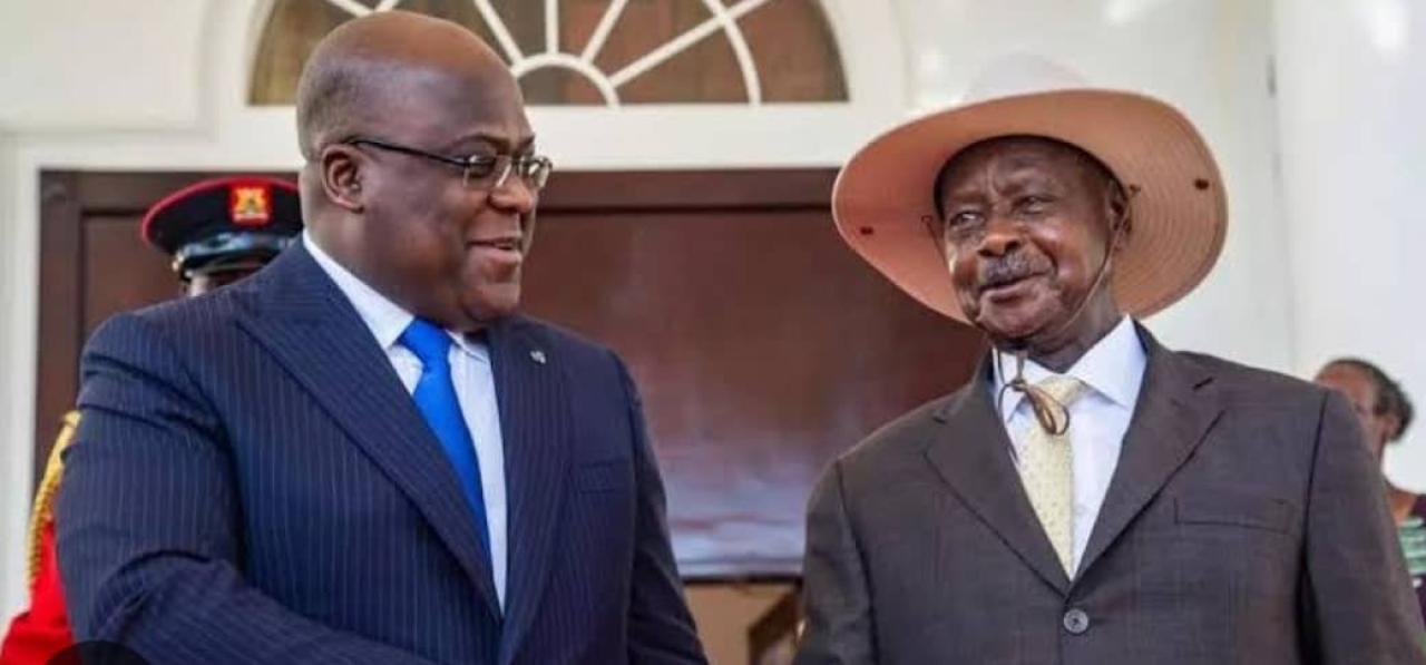 Le Président Félix Antoine Tshisekedi Tshilombo de la RDC avec son homologue ougandais, Yoweri Museveni
