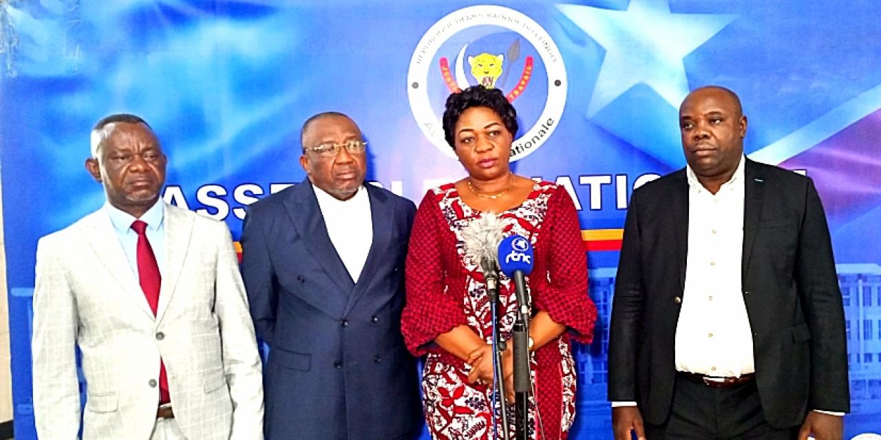 Les membres de la Commission chargée de l'élaboration du Règlement intérieur de l'Assemblée Nationale pour la 4e législature