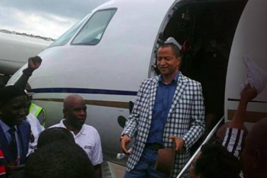 Moïse Katumbi, aux pieds de l'avion