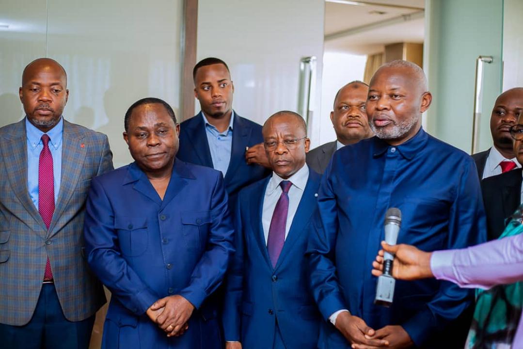 Vital Kamerhe et ses alliés devant la presse après leur entretien avec la Première ministre Suminwa Tuluka