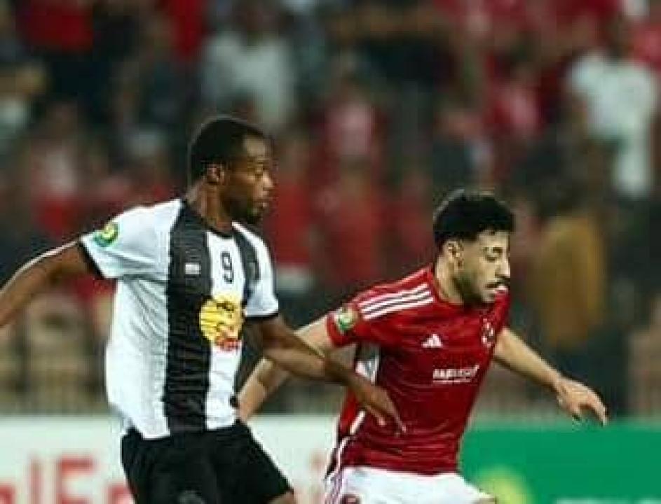 L'attaquant de Mazembe, Joël Beya en duel avec un joueur d'Ahly d'Égypte. [Photo d'illustration]