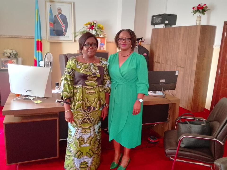 La commissaire nationale de la CNDH-RDC, Me Gisèle Kapinga Ntumba, et la 1ère présidente de la Cour d'appel de Kinshasa/Gombe
