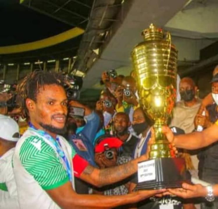L'ancien capitaine du DCMP, Henock Inonga Baka lors du sacre de 2021 au Stade des Martyrs. [Photo d'illustration]