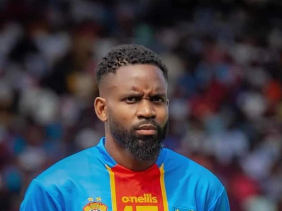 Cédric Bakambu sous les couleurs des Léopards de la RDC.