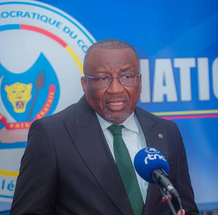 Le rapporteur de l'assemblée nationale, le professeur Jacques Ndjoli.