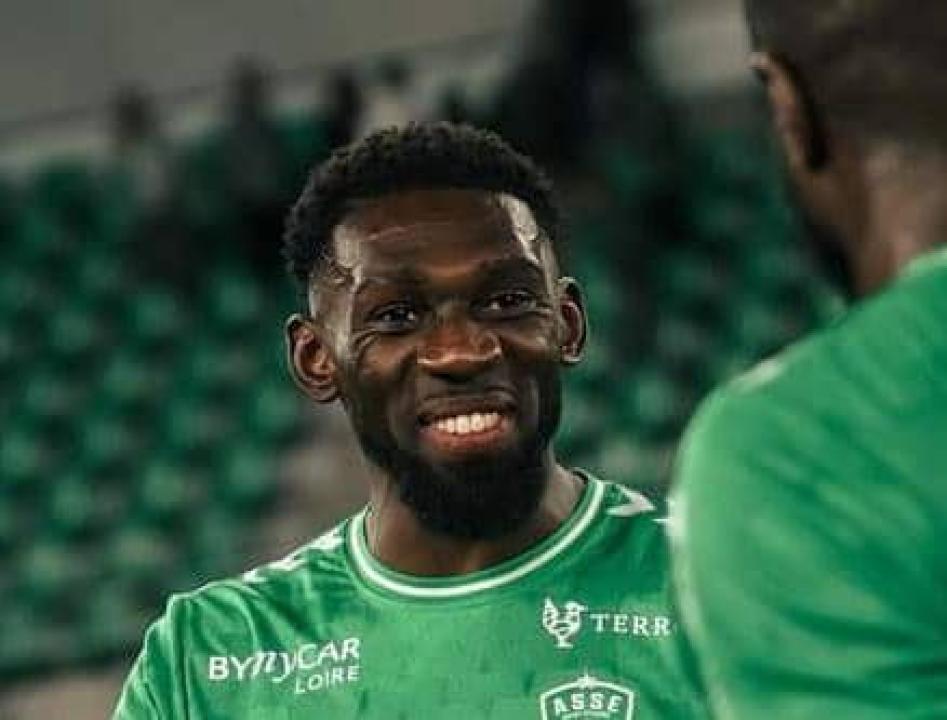 Dylan Batubinsika en pleine célébration, sous les couleurs de l'AS Saint-Étienne. [Photo d'illustration]
