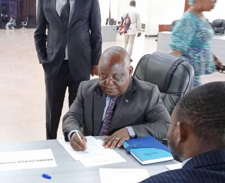 Antipas Mbusanyamwisi lors du dépôt de sa candidature au poste de deuxième vice-président de l'Assemblée nationale. [Photo d'illustration]