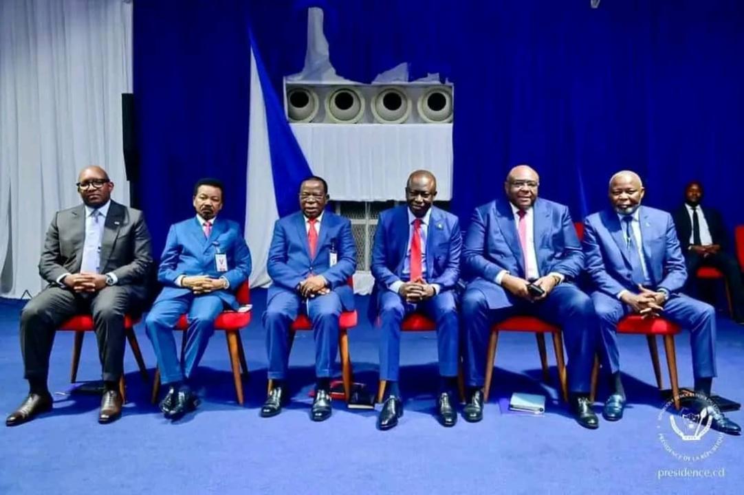 Les membres du présidium de l'Union sacrée