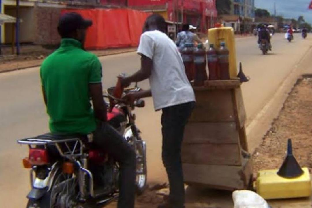 Un revendeur d'essence communément appelé Kadhafi au Nord-Kivu [photo d'illustration]