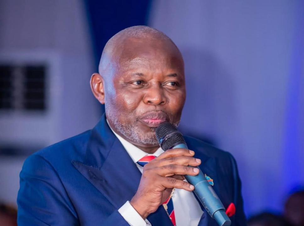Le professeur Vital Kamerhe en pleine intervention lors de sa conférence débat à l’Université de Kinshasa