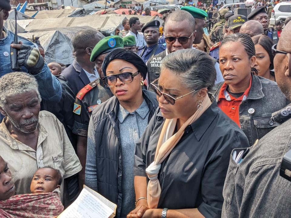 La première ministre Judith Suminwa devant les déplacés de guerre au camp de mugunga [photo d'illustration]
