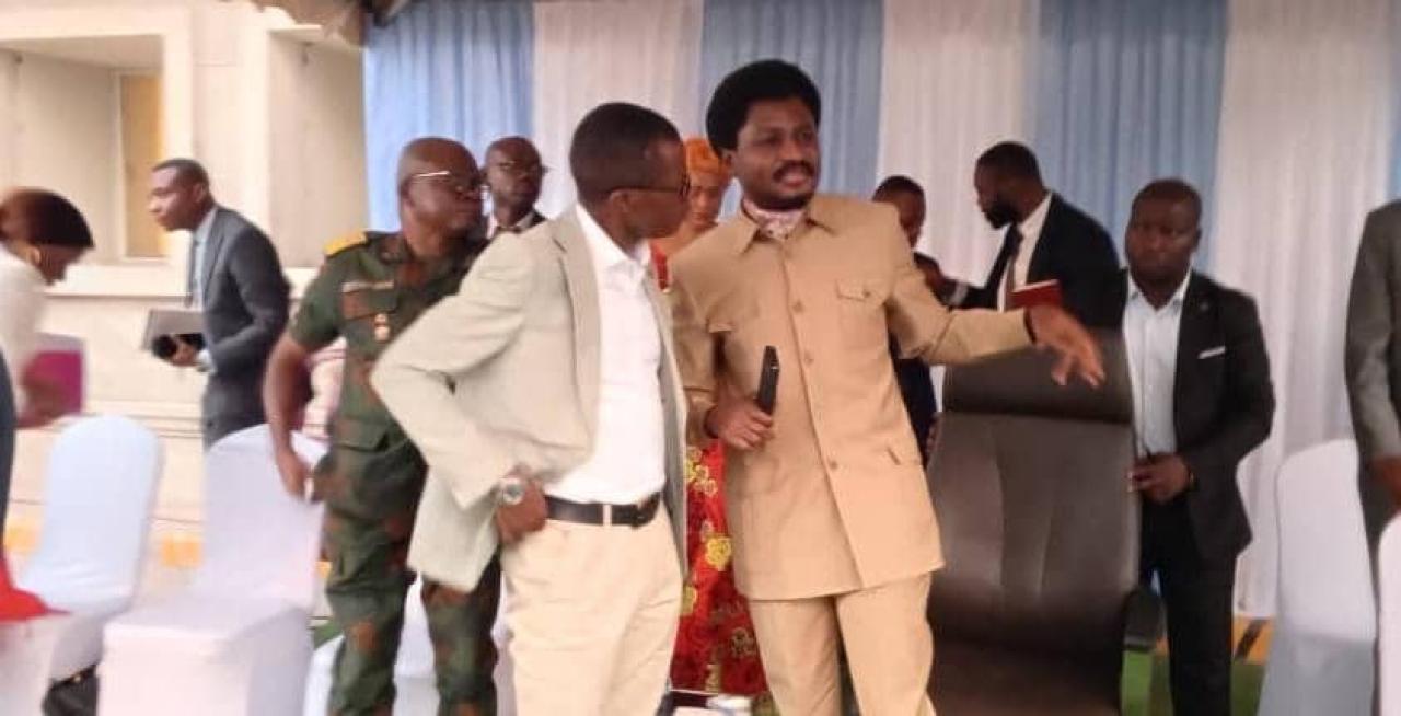 Le Ministre d'État Constant Mutamba et le député Eliezer Ntambwe Mposhi, lors d'une cérémonie d'audition des victimes des mauvaises pratiques de la justice, ce jeudi 04 juillet au Palais de la Justice