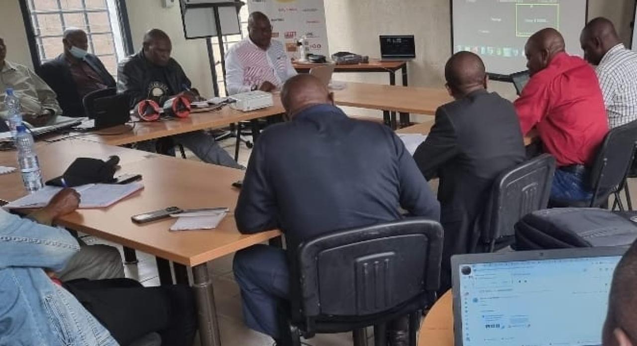 Les animateurs de la Maison de Laïcité en réunion à Kinshasa.