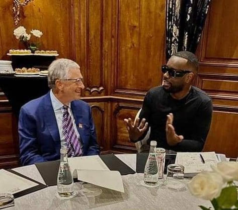Le milliardaire américain Bill Gates et le chanteur GIMS à New-York.