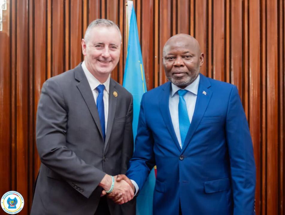 De gauche à droite : Brian Fitzpatrick, chef de la délégation du Congrès américain, et Vital Kamerhe, président de l'Assemblée nationale rd-congolaise.