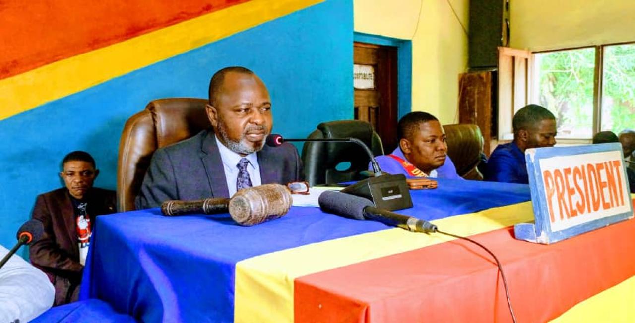 Le Président de l'Assemblée provinciale du Kasaï Alain tshisungu à la perchoir.