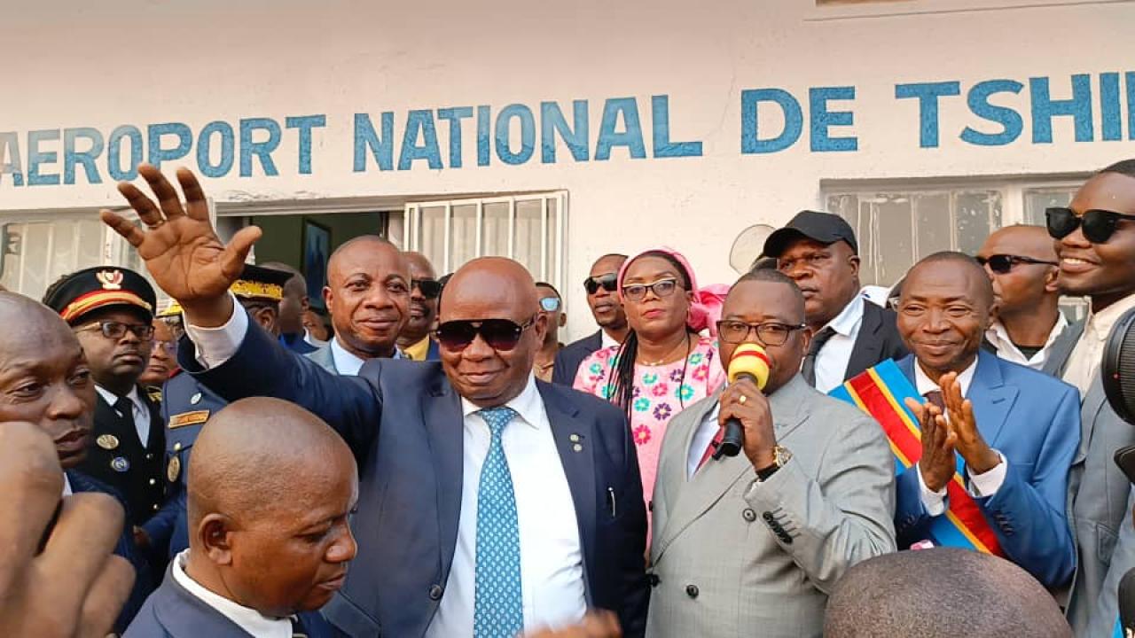 L'arrivée du Gouverneur Crispin Mukendi à l'aéroport national de Tshikapa