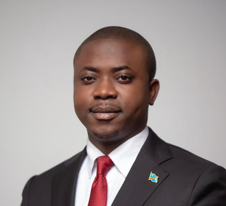 Moise Ekumbo, candidat au poste de la questure du bureau définitif du sénat